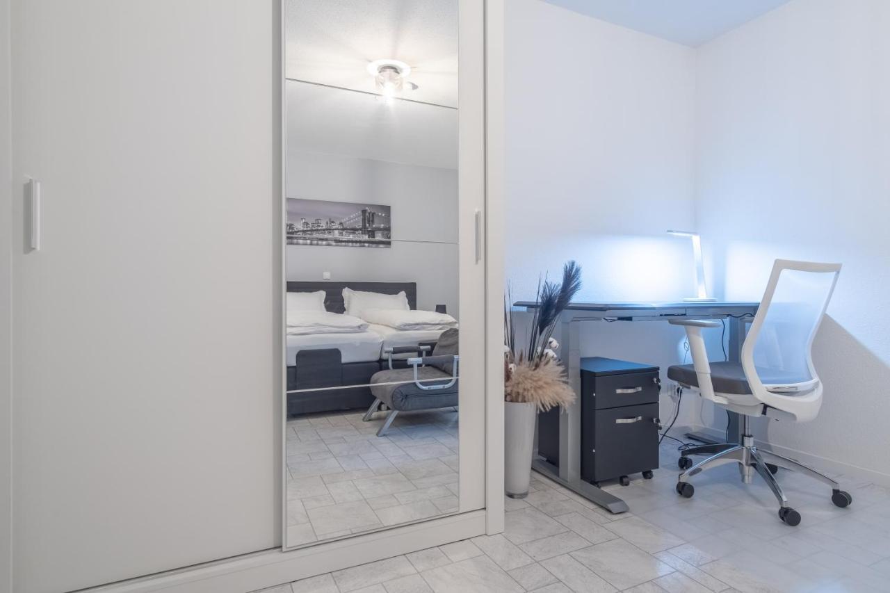 Arbeitsplatz, Balkon, Tiefgarage Nähe Neue Messe Apartment *