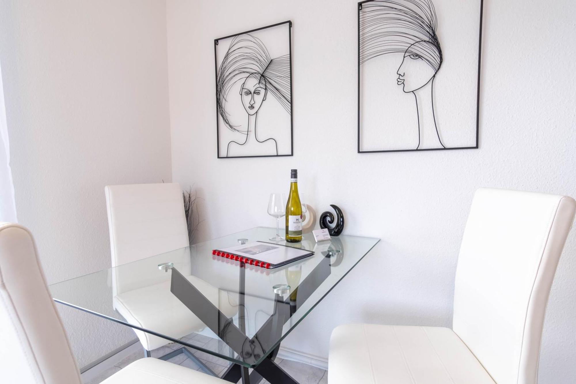 Apartment Arbeitsplatz, Balkon, Tiefgarage Nähe Neue Messe Leipzig