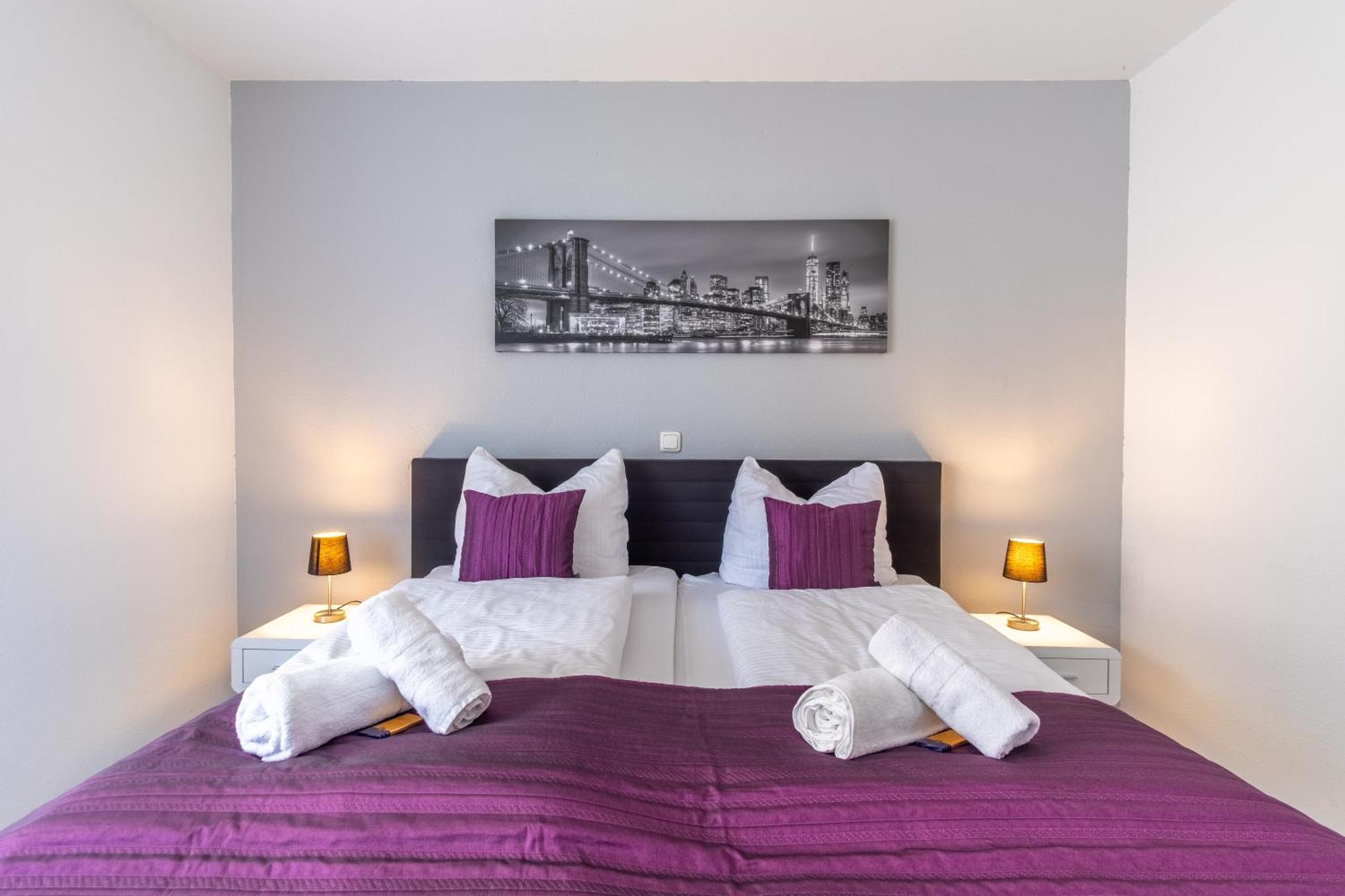 Apartment Arbeitsplatz, Balkon, Tiefgarage Naehe Neue Messe