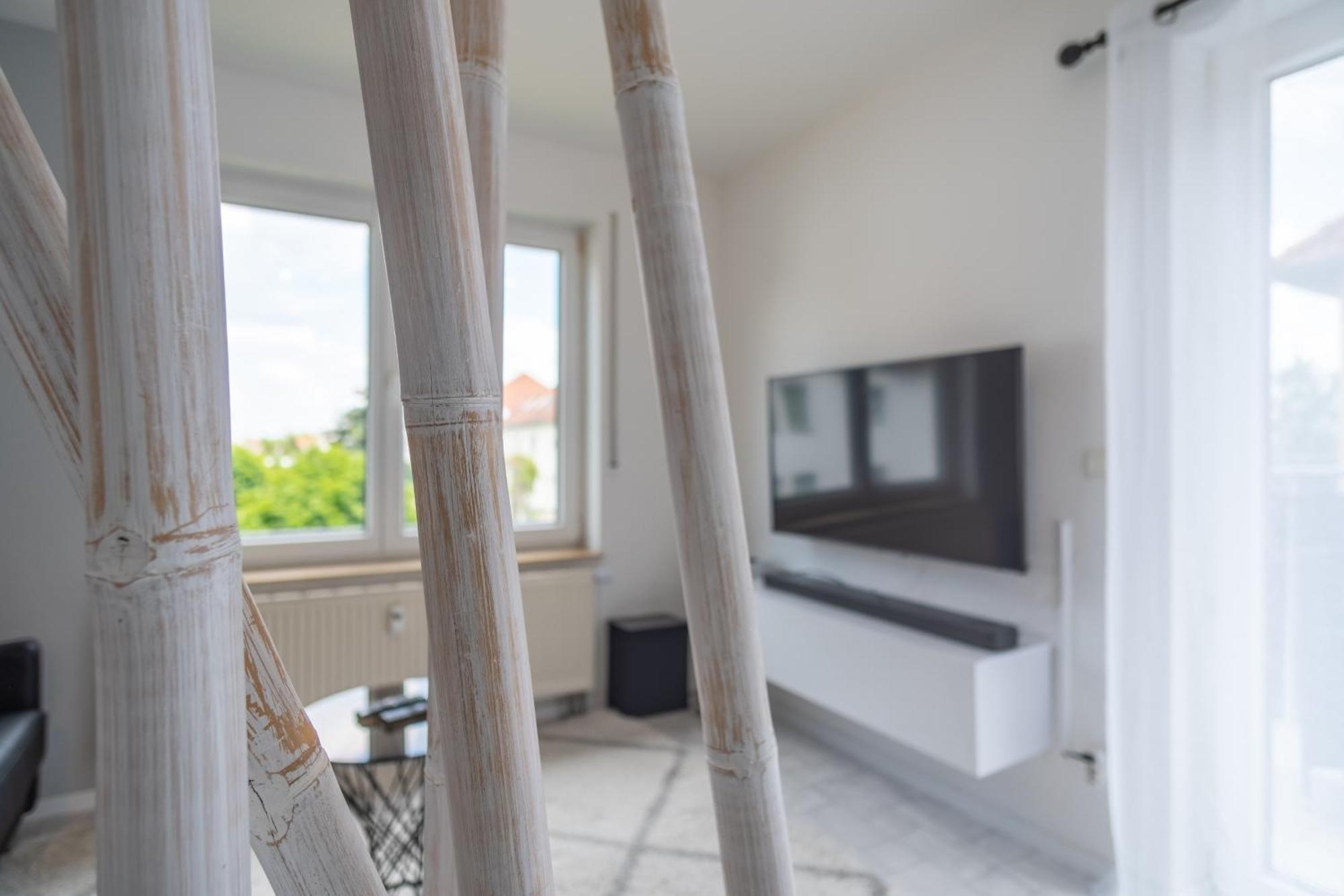 Arbeitsplatz, Balkon, Tiefgarage Nähe Neue Messe